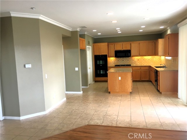 Detail Gallery Image 3 of 20 For 15213 Hawk, Fontana,  CA 92336 - 3 Beds | 2/1 Baths