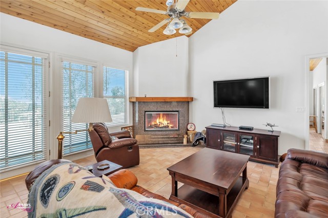 Detail Gallery Image 6 of 28 For 14718 Hwy 155, Glennville,  CA 93326 - 3 Beds | 2/1 Baths