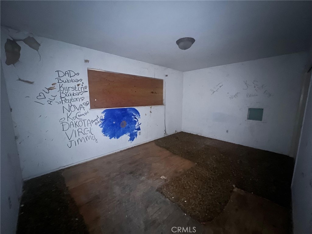 https://media.crmls.org/medias/35072f59-524e-43d3-9e72-bc56e0784d76.jpg?preset=X-Large