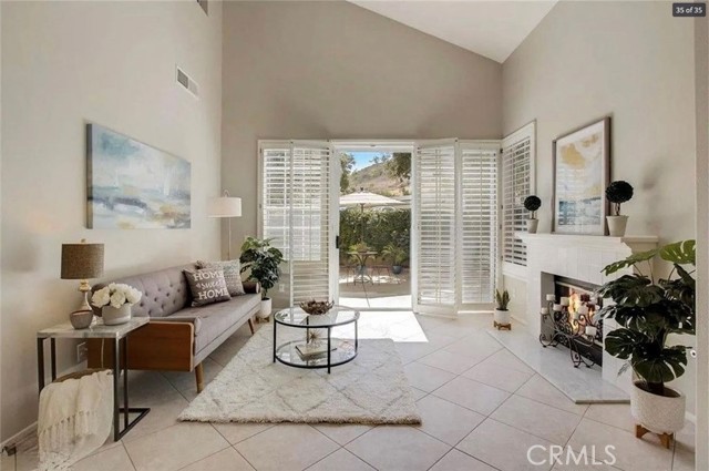 4928 Lazio Way, Oak Park CA: https://media.crmls.org/medias/350811e6-82e7-45b0-9210-726e20ca76ad.jpg