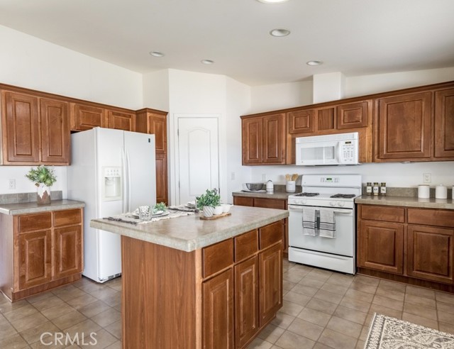 Detail Gallery Image 1 of 1 For 4425 Indio Ave, Yucca Valley,  CA 92284 - 4 Beds | 2 Baths