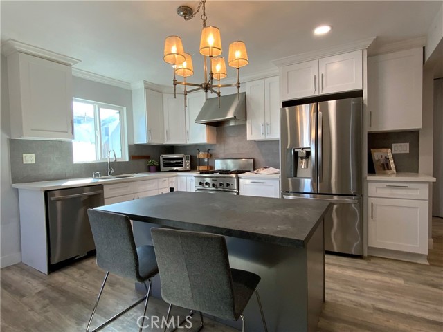 Detail Gallery Image 4 of 21 For 17091 B Ln, Huntington Beach,  CA 92647 - 3 Beds | 2 Baths