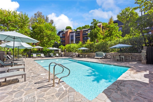 Detail Gallery Image 31 of 40 For 4720 Park Encino Ln #220,  Encino,  CA 91436 - 2 Beds | 2/1 Baths