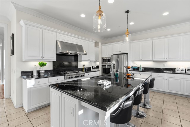 Detail Gallery Image 17 of 73 For 27601 Skylark Ln, Saugus,  CA 91350 - 6 Beds | 5/1 Baths