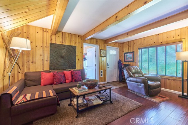 39676 Oak Glen Road, Fawnskin CA: https://media.crmls.org/medias/350d7ff8-b34a-4ceb-b111-8eb913a384da.jpg