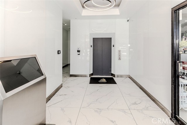 4419 Van Nuys Boulevard, Sherman Oaks CA: https://media.crmls.org/medias/350db0e9-94ac-4f90-9422-5fffec9b918b.jpg