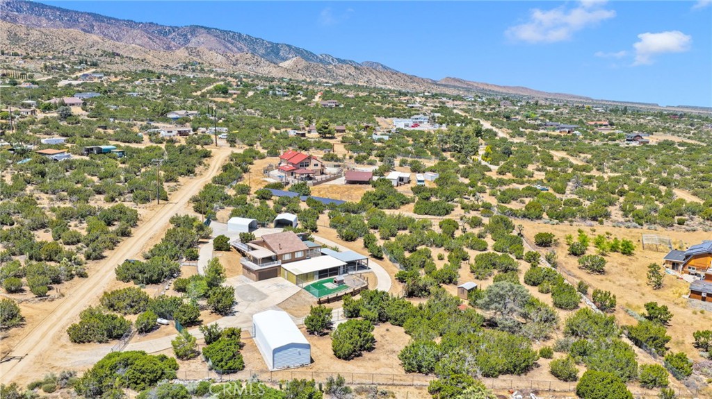 https://media.crmls.org/medias/350efa16-5941-4724-ba35-e5d1e6ef885a.jpg?preset=X-Large