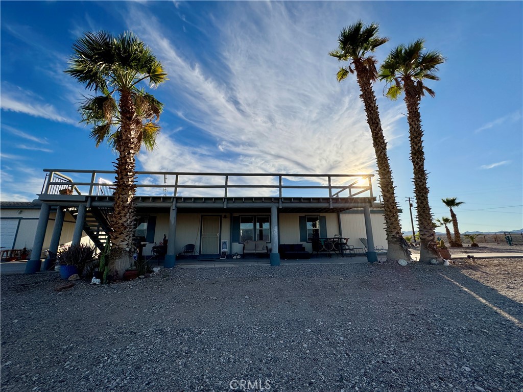 https://media.crmls.org/medias/350f79b9-cd03-4f49-9b4f-61e8a6d1e9d8.jpg?preset=X-Large