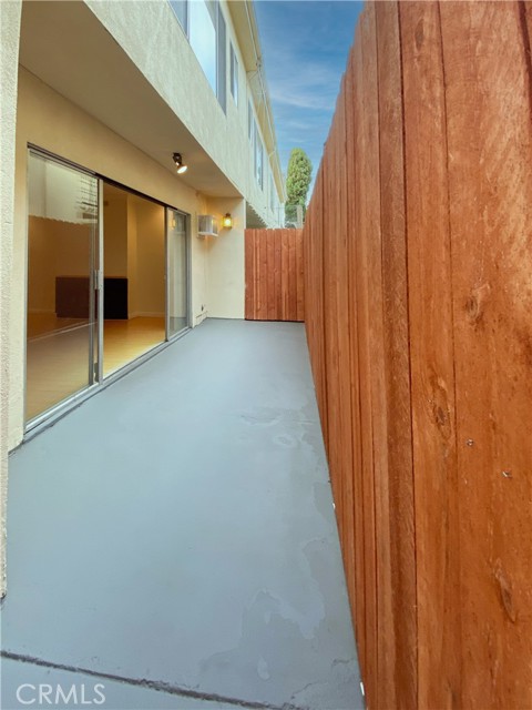 908 15th Street, Santa Monica CA: https://media.crmls.org/medias/350fdf4b-d1e6-49e2-84ff-135df9a1ca73.jpg