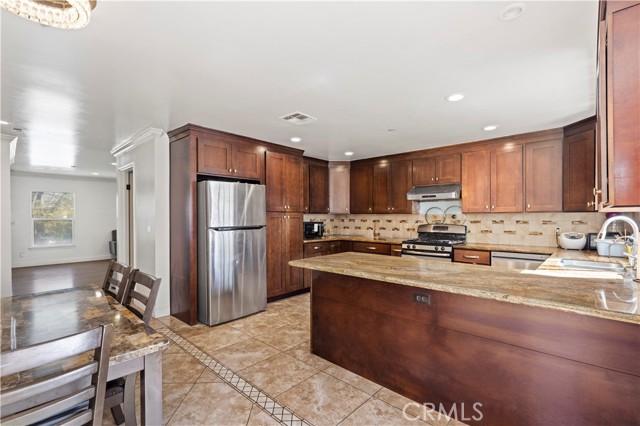 Detail Gallery Image 15 of 46 For 228 S San Marino Ave #B,  San Gabriel,  CA 91776 - 3 Beds | 3/1 Baths