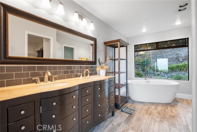 5088 San Jacinto Circle West, Fallbrook CA: https://media.crmls.org/medias/3510723f-825c-4e6d-8d94-2af5f124cd1b.jpg