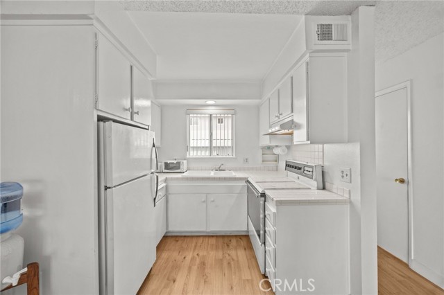 Detail Gallery Image 9 of 43 For 19796 Inverness Lane, Huntington Beach,  CA 92646 - 2 Beds | 2 Baths