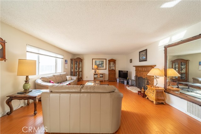 Detail Gallery Image 4 of 33 For 1344 5th St #16,  Glendale,  CA 91201 - 3 Beds | 2 Baths