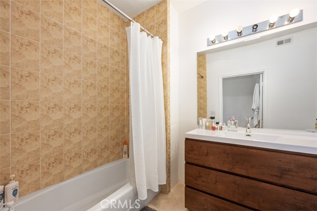 Detail Gallery Image 16 of 28 For 6938 Laurel Canyon Bld #101,  North Hollywood,  CA 91605 - 2 Beds | 2 Baths