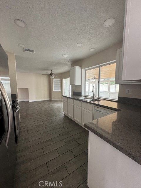 461 Camino Los Gallos, Perris CA: https://media.crmls.org/medias/3511b201-7024-4e96-b530-fdf7ef5d73fd.jpg