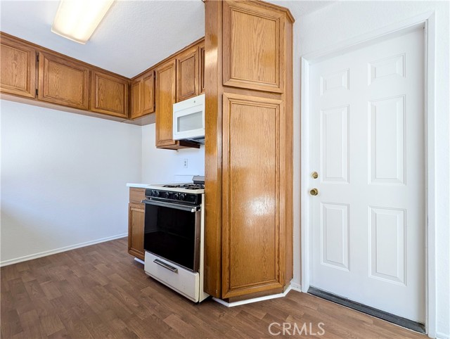 9235 Woodman Avenue, Arleta CA: https://media.crmls.org/medias/351305d1-0da7-4eea-aca8-ee0d206696b1.jpg
