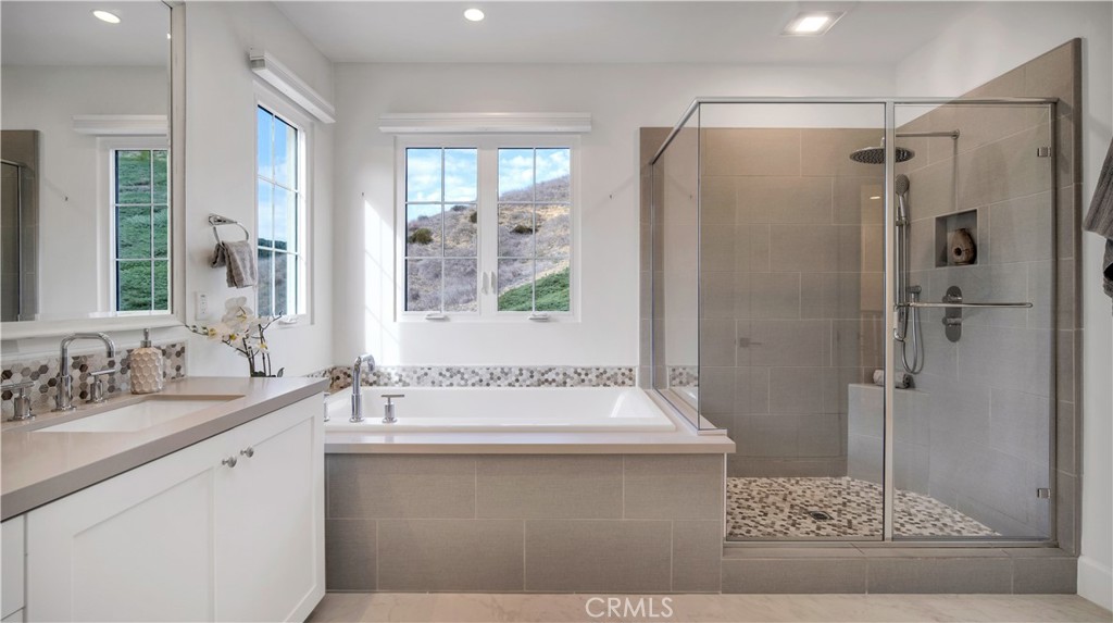 MLS #OC25256306 image #23