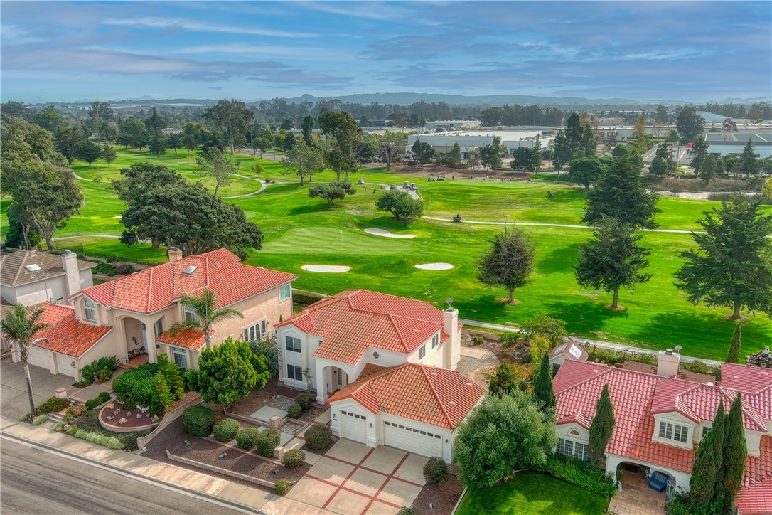 Detail Gallery Image 5 of 60 For 1008 Fairway Vista Dr, Santa Maria,  CA 93455 - 5 Beds | 3 Baths