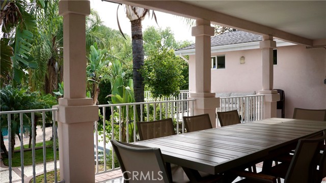 925 Sherlock Dr, Burbank CA: https://media.crmls.org/medias/35171ac7-3452-4a11-ba88-d29f33ca16dd.jpg