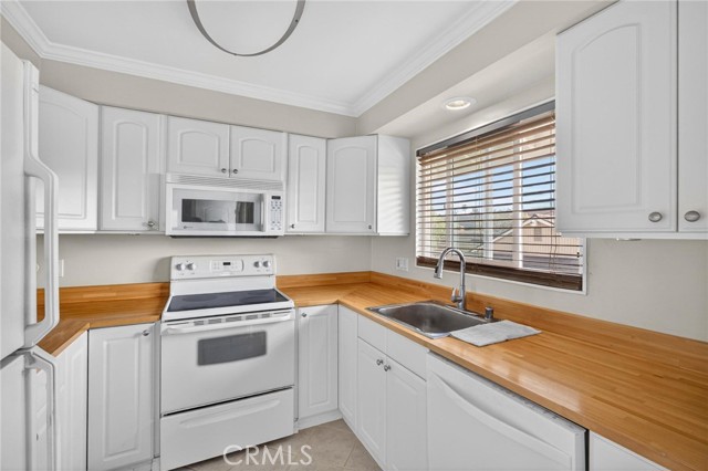 Detail Gallery Image 14 of 38 For 22679 Nadine Cir #B,  Torrance,  CA 90505 - 2 Beds | 1/1 Baths