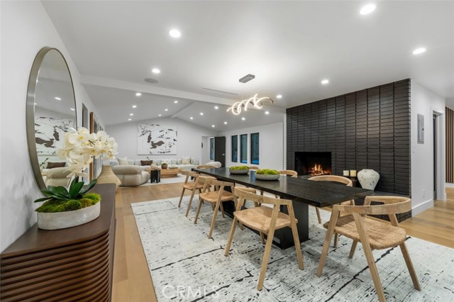 5019 Donna Avenue, Tarzana CA: https://media.crmls.org/medias/3517a8fe-5882-4652-81b2-f8a7cd3dc909.jpg
