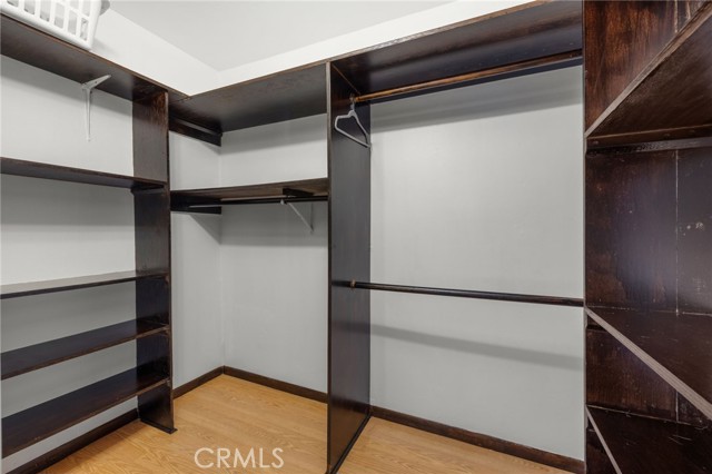1820 N Avon Street, Burbank CA: https://media.crmls.org/medias/35182756-2178-4b1c-b5be-44ee483bf7b3.jpg