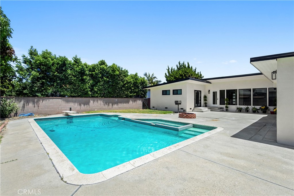 MLS #OC26151432 image #1