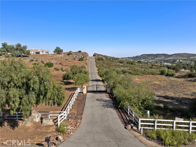 38150 Via Huerta, Murrieta CA: https://media.crmls.org/medias/351965a6-c8b9-4ecc-8211-f66afef7fbc3.jpg