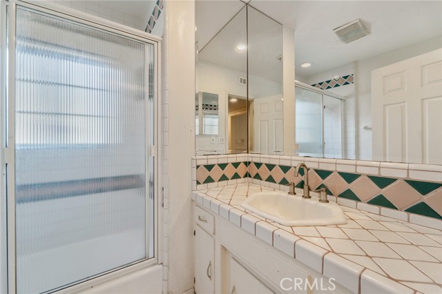 6913 Rubio Avenue, Lake Balboa CA: https://media.crmls.org/medias/35199e66-9049-49be-9b56-065460b29904.jpg