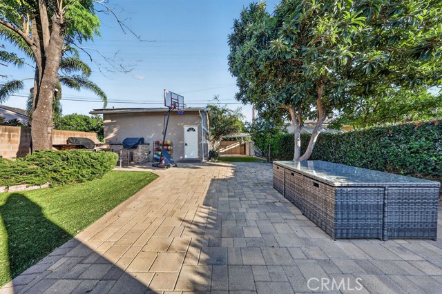 1256 Irving Avenue photo 46