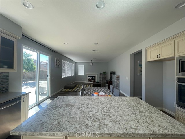 Detail Gallery Image 3 of 13 For 14275 English Setter, Corona,  CA 92880 - 5 Beds | 3 Baths