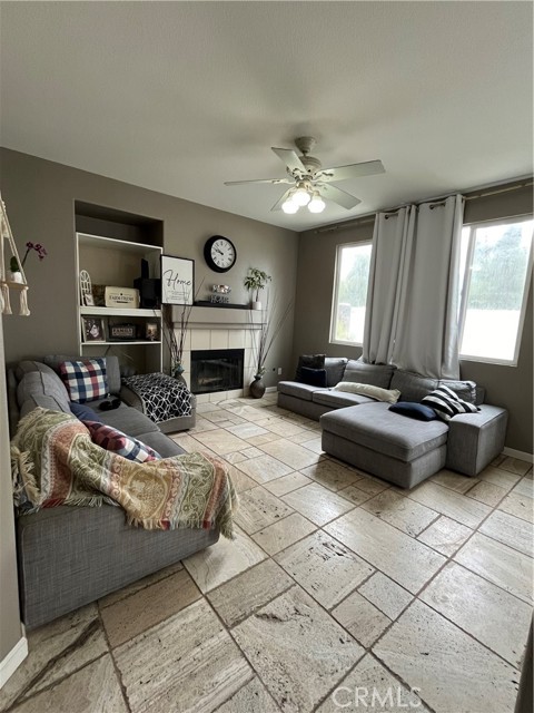 3329 Spruce Street, Lake Elsinore CA: https://media.crmls.org/medias/351a2e2b-0b20-48a2-83c0-b2521802200a.jpg
