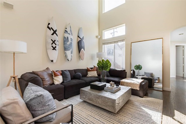 Detail Gallery Image 8 of 38 For 615 7th Street, Huntington Beach,  CA 92648 - 4 Beds | 4/1 Baths