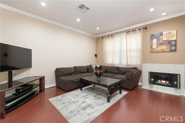 Detail Gallery Image 5 of 29 For 10130 Commerce Ave #2,  Tujunga,  CA 91042 - 2 Beds | 2 Baths