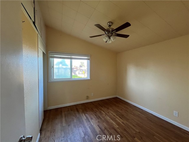 Detail Gallery Image 8 of 16 For 2633 E Lansing Way, Fresno,  CA 93726 - 2 Beds | 1 Baths