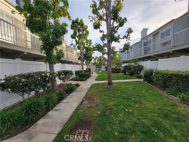 Detail Gallery Image 11 of 55 For 1127 W 228th St #12,  Torrance,  CA 90502 - 3 Beds | 3 Baths