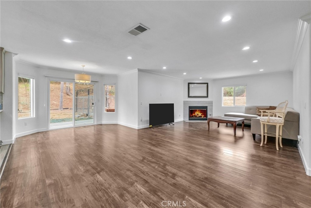 MLS #WS25229211 image #14