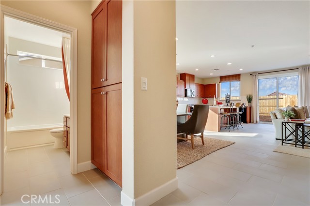 Detail Gallery Image 3 of 26 For 448 Barrett Ln, Los Banos,  CA 93635 - 4 Beds | 3 Baths