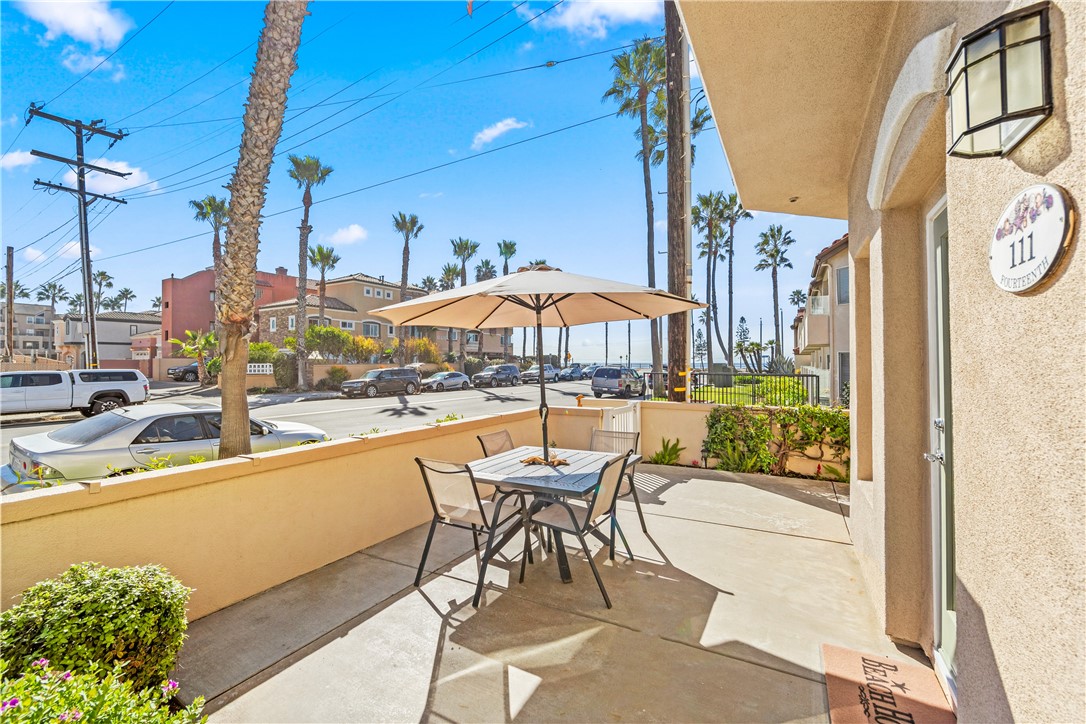 Detail Gallery Image 4 of 60 For 111 14th, Huntington Beach,  CA 92648 - 3 Beds | 2/1 Baths