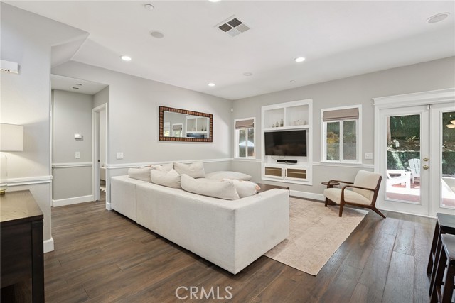 Detail Gallery Image 12 of 37 For 5179 Knollwood Way, Woodland Hills,  CA 91364 - 4 Beds | 3 Baths