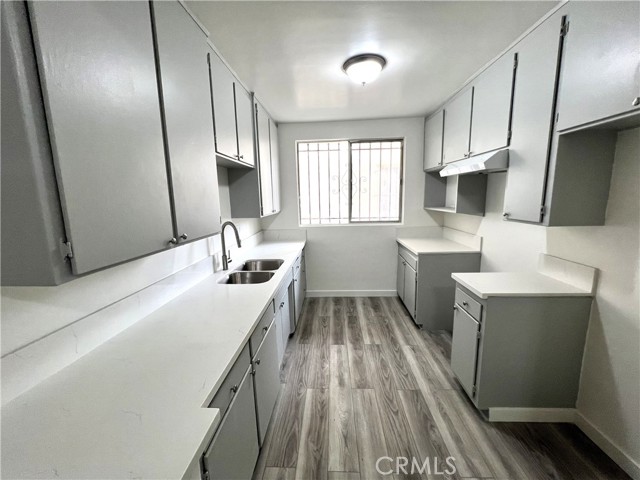 859 S Shenandoah Street, Los Angeles CA: https://media.crmls.org/medias/351e98b8-d889-46aa-a286-b92fd17334ea.jpg