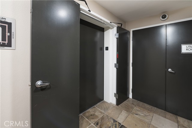 Detail Gallery Image 19 of 46 For 7320 Hawthorn Ave #111,  Los Angeles,  CA 90046 - 2 Beds | 2 Baths