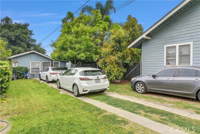 558 E 9th Street, Upland CA: https://media.crmls.org/medias/351eefde-b303-4e48-9cbd-48775551d483.jpg