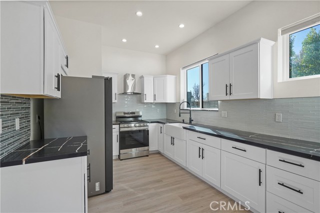 11647 N. Paso Robles Avenue, Granada Hills CA: https://media.crmls.org/medias/351f2fd6-c453-4819-81d2-682ed746b609.jpg
