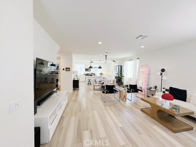 Front Image Thumbnail for CRTR26113684