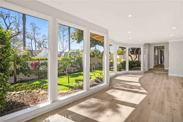 464 LOCUST, Laguna Beach CA: https://media.crmls.org/medias/351f5f28-0488-4473-9d11-6159844e8732.jpg