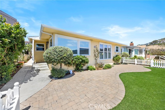 220 Cliff Drive, Laguna Beach CA: https://media.crmls.org/medias/35218e39-d9db-4afc-ad6f-246177ce6e6b.jpg