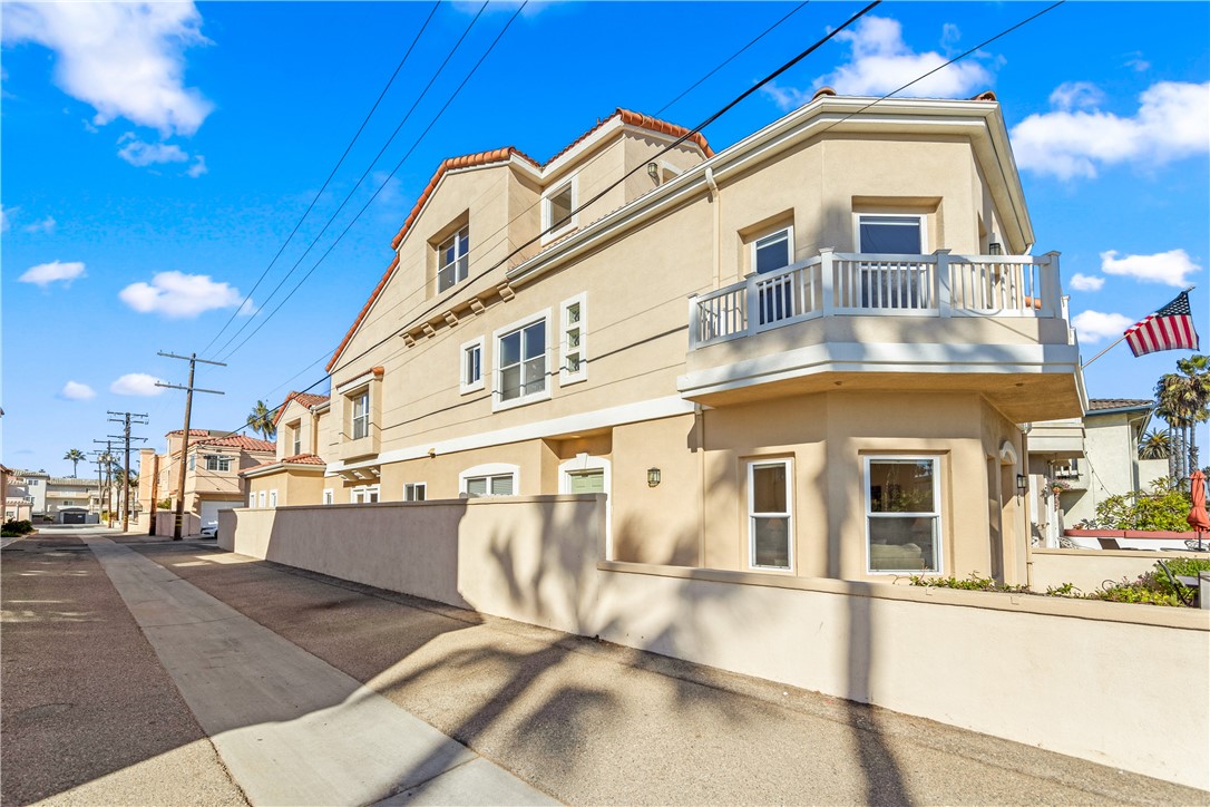 Detail Gallery Image 51 of 60 For 111 14th, Huntington Beach,  CA 92648 - 3 Beds | 2/1 Baths