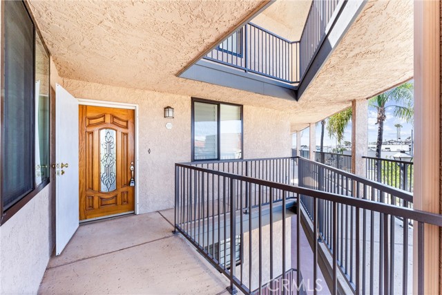 201 Bay Shore Avenue, Long Beach CA: https://media.crmls.org/medias/3522df9a-f1ad-4582-92f0-6147638e58ce.jpg