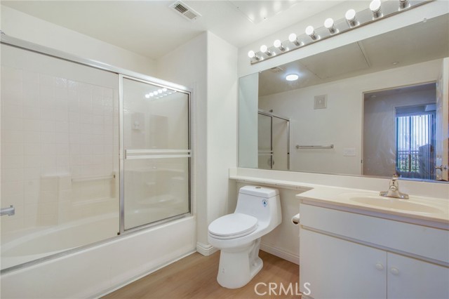 Detail Gallery Image 12 of 27 For 9229 Regents #L406,  La Jolla,  CA 92037 - 2 Beds | 2 Baths